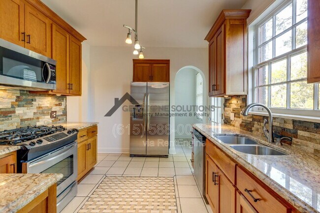 Building Photo - 502 32nd Ave S