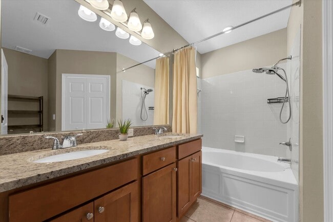 Building Photo - Updated 4BR with Bonus Room in Riverview!