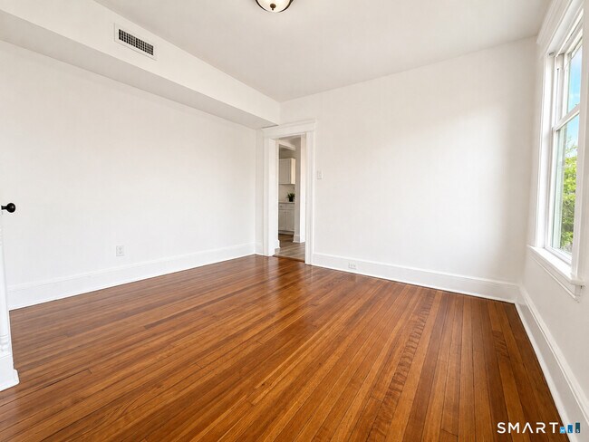 Building Photo - 545 Huntington Rd