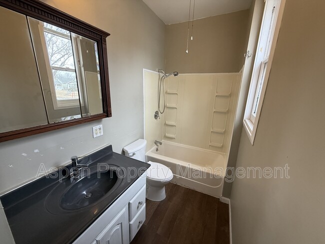 Building Photo - 824 Harrison Ave