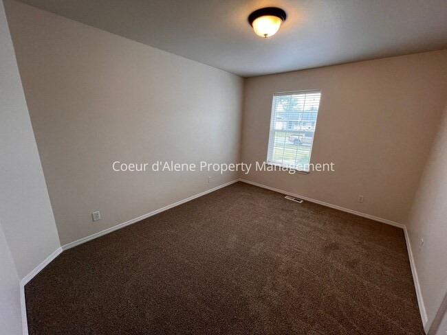 Building Photo - 3 bed, 2 bath house in Hayden