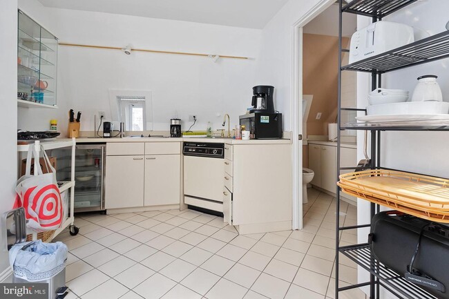 Building Photo - 317 S 18th St