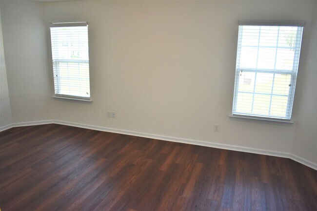 Building Photo - 4 BC