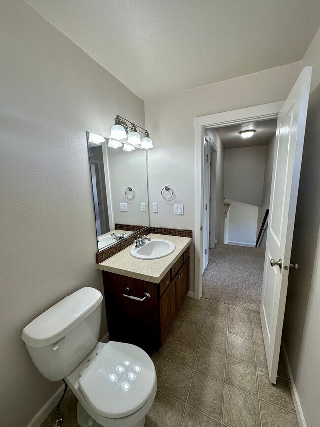 Building Photo - LARGE SINGLE FAMILY HOME ON CORNWALL (RPM#220)