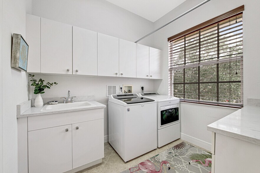 Building Photo - 9773 Bowline Dr