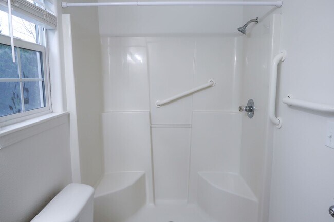 Building Photo - Fontana Duplexes