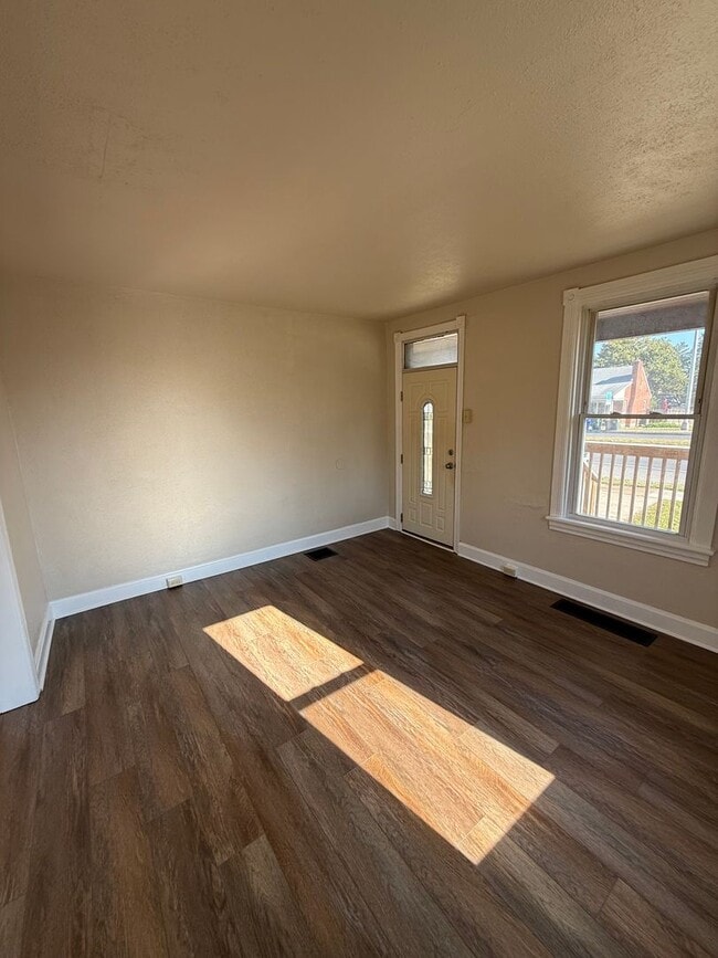 Building Photo - Duplex located on West Wilson Blvd.