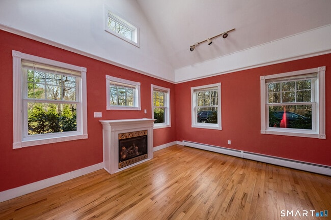 Building Photo - 90 Boston Post Rd