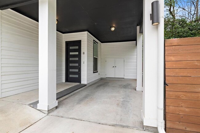 Building Photo - 4602 Mt Vernon Dr