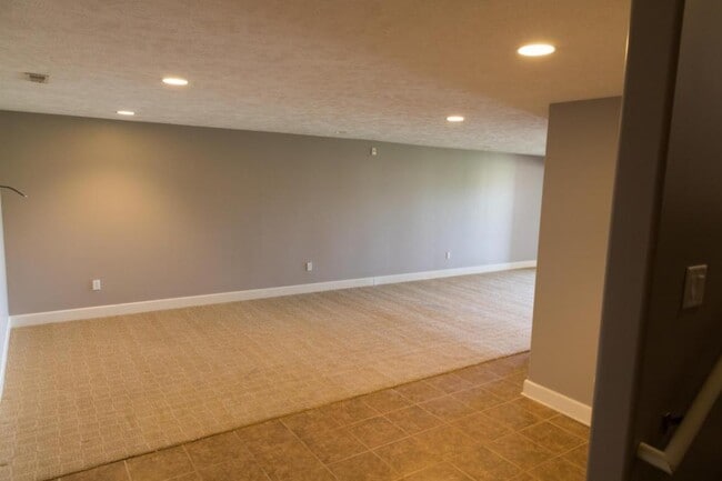 Building Photo - 14005 Kelly Dr