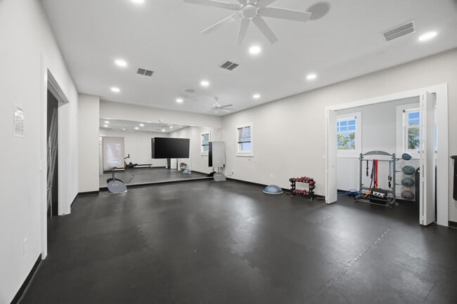 Building Photo - 5816 Brunner Ct