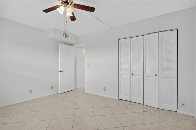 Building Photo - 3204 Portofino Point