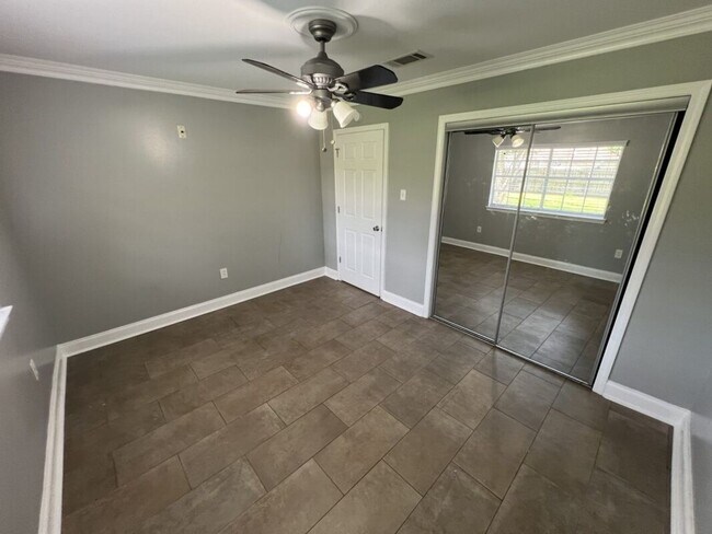 Building Photo - Charming 3 Bedroom Home in a Prime Zachary Location & School District!