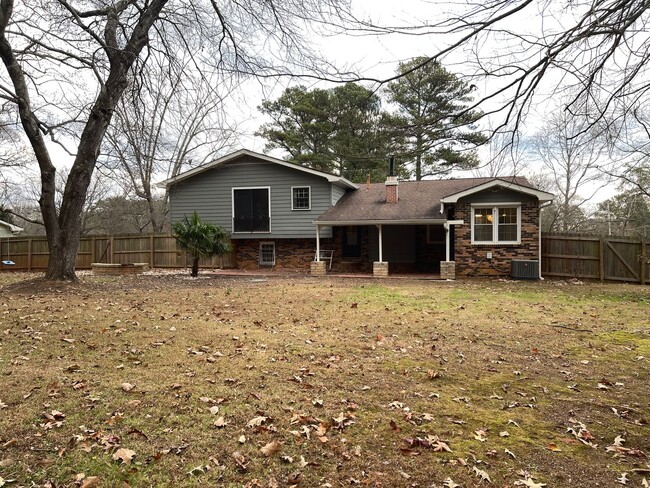 Building Photo - Beautiful Home