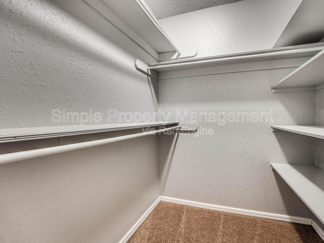Building Photo - 101 E Platt Dr