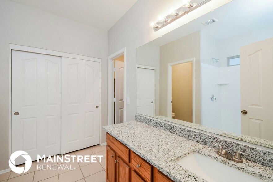 Building Photo - 13289 N Primrose St