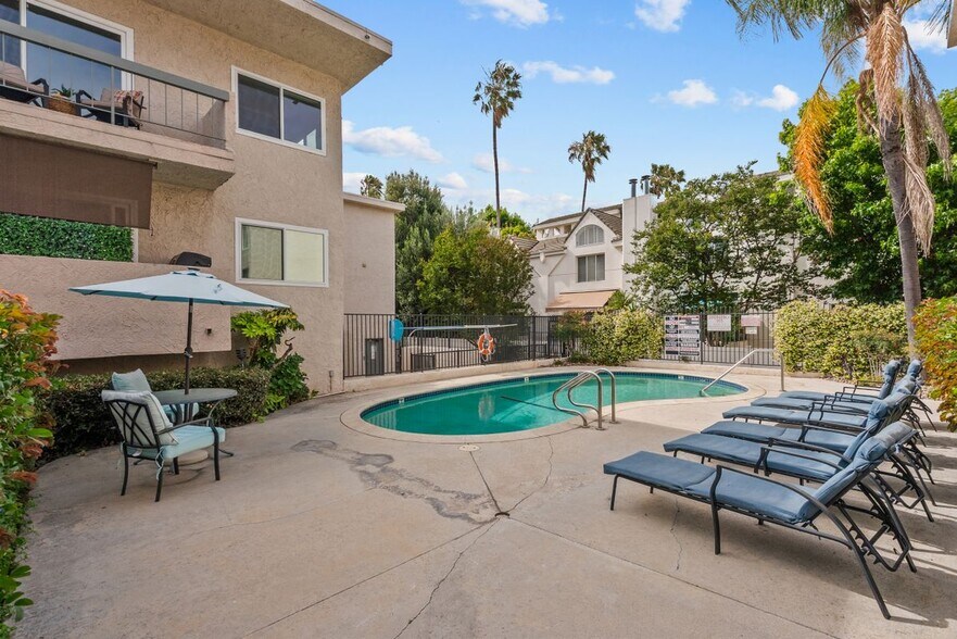 Building Photo - 5055 Coldwater Canyon Ave