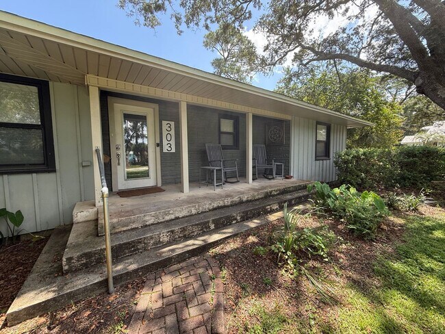 Building Photo - 303 Interbay Ave