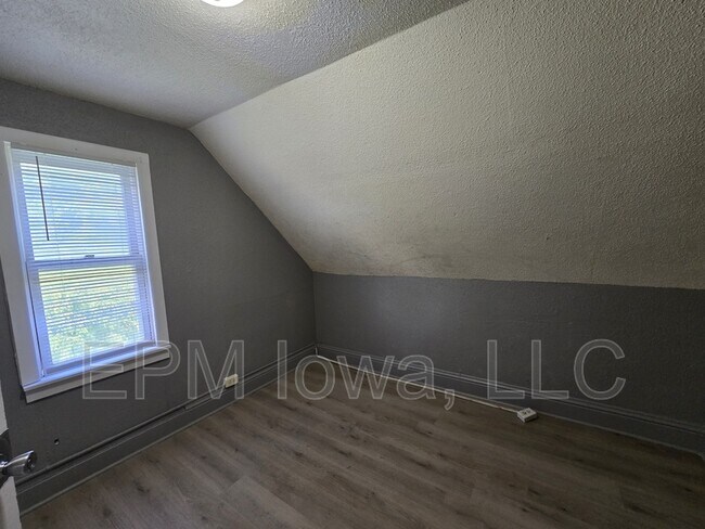 Building Photo - 211 Manson St
