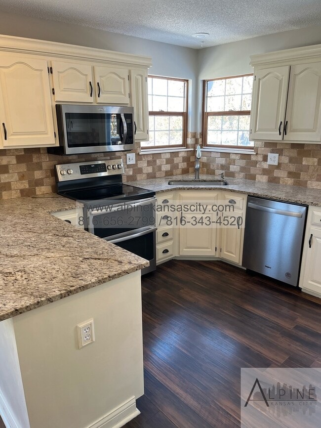 Building Photo - Beautiful California Split in Platte County