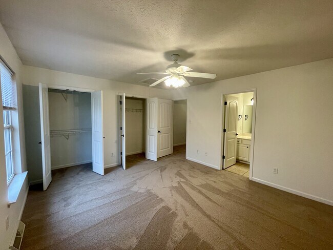 Building Photo - 111 Old Tavern Cir