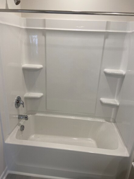 Building Photo - 157 Leo St