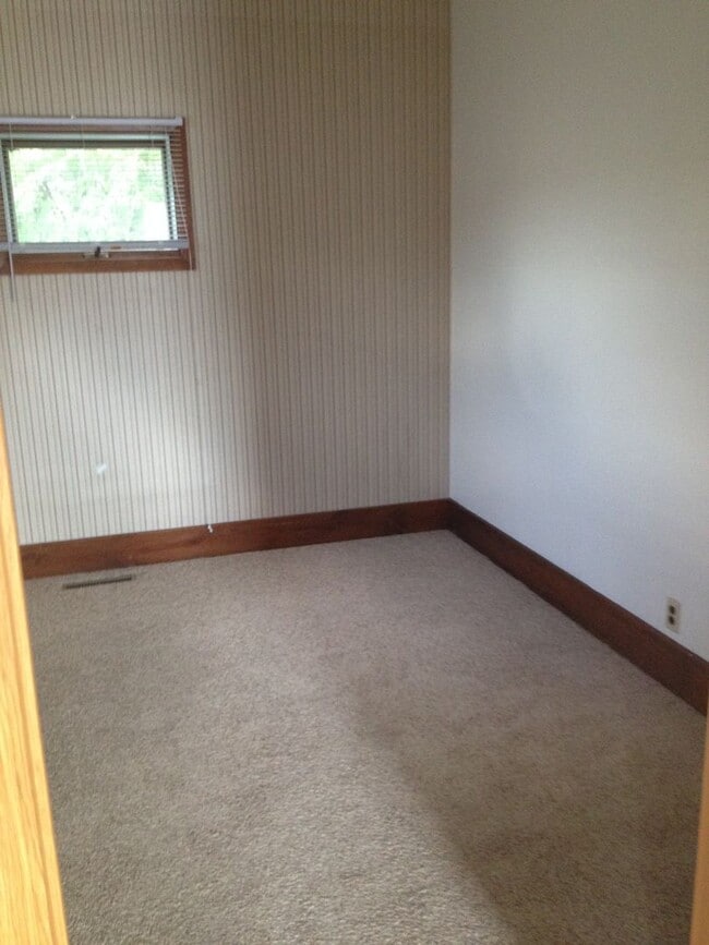 Building Photo - 3 Bed 1 Bath House