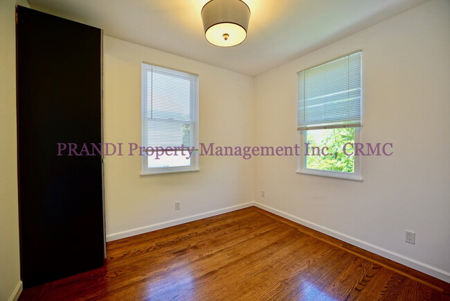 Building Photo - Available now!  3 Bedroom Gerstle Park home