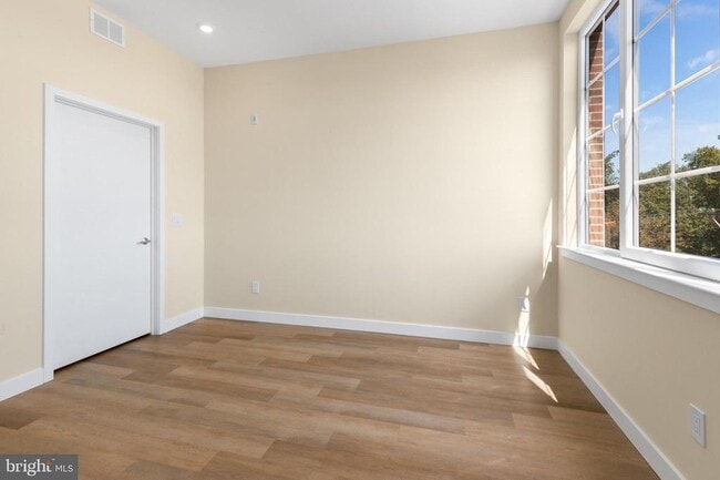 Building Photo - 1701 S 4th St