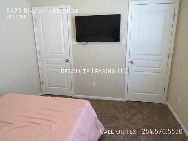 Building Photo - 5623 Blackstone Dr