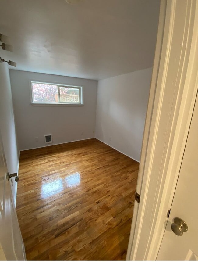 Building Photo - Newly Renovated 3 Bedroom in Renton Highlands