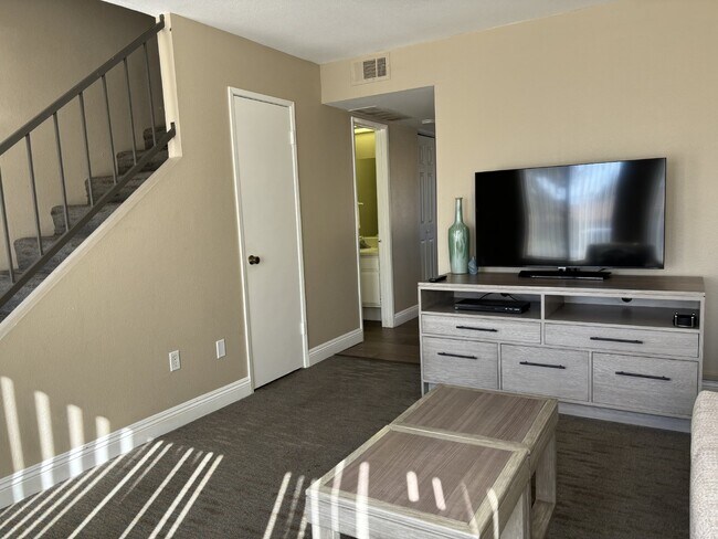 Building Photo - 2-Story, 2-Bedroom, Furnished/Unfurnished Condo For Rent