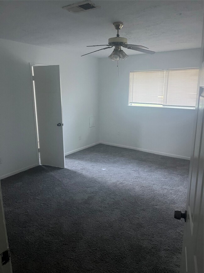 Building Photo - 7015 Maple Fox Dr