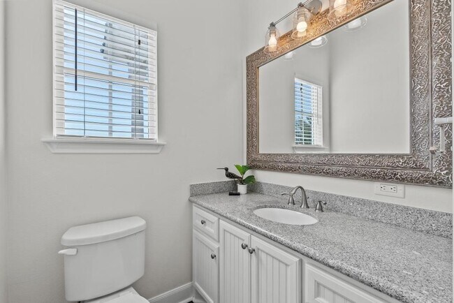 Building Photo - 2727 E Bayshore Dr
