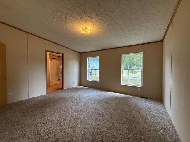 Building Photo - 3bed/2ba Single Family Home