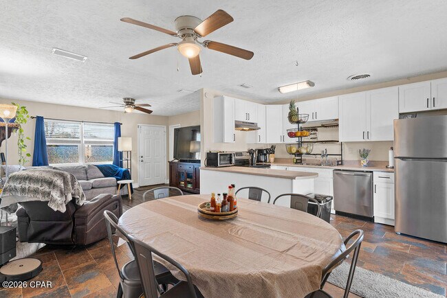 Building Photo - 808 Forestdale Ave