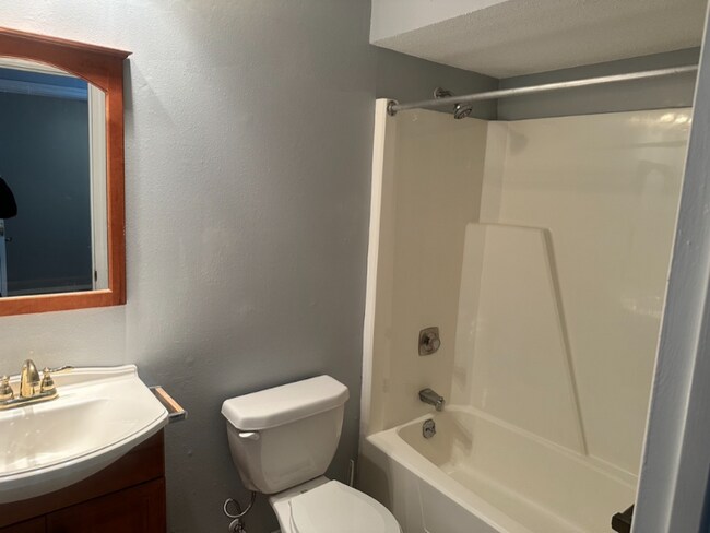 Building Photo - 216 Glasgow Dr