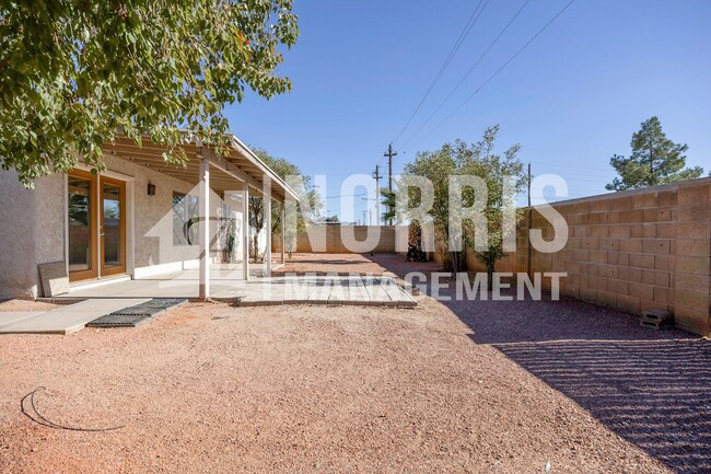 Building Photo - Great Home with NO HOA Located in Casa Grande