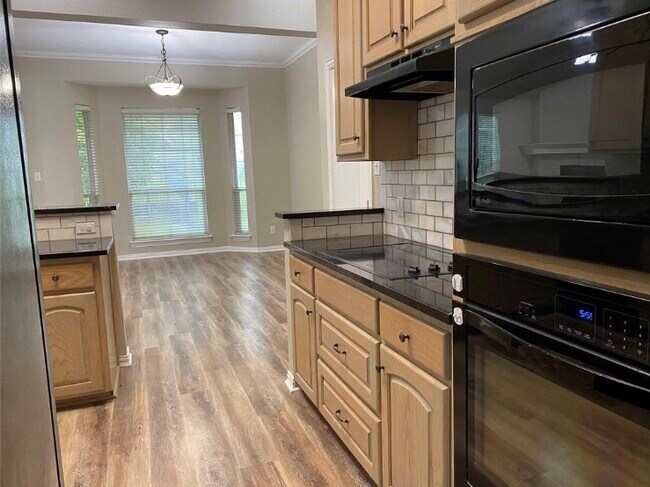 Building Photo - 3011 Bayside Dr