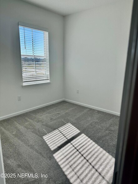 Building Photo - 181 Brandon Lks Dr