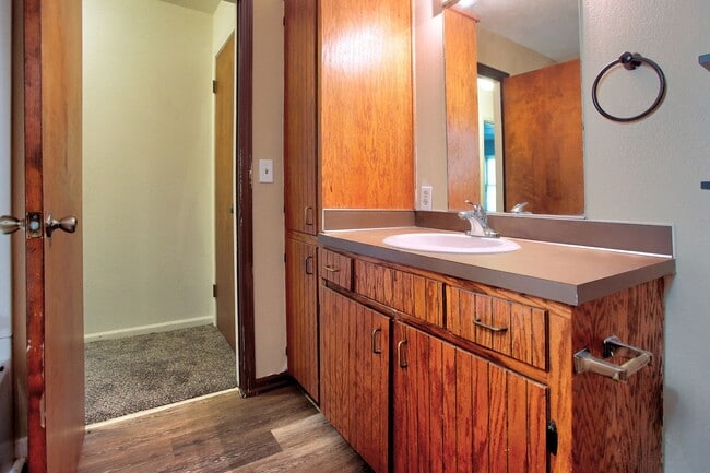 Building Photo - Holland Northside Two Bedroom