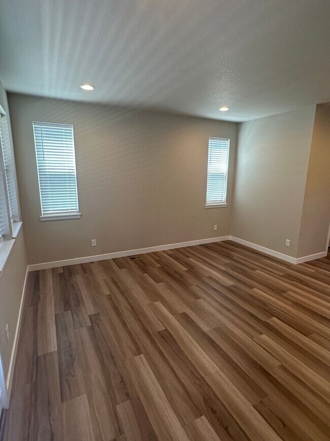 Building Photo - Newer Construction Home Ready NOW