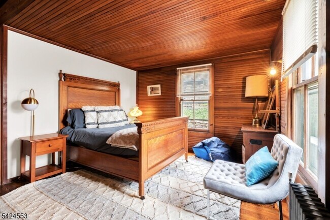 Building Photo - 363 Lakeside Blvd