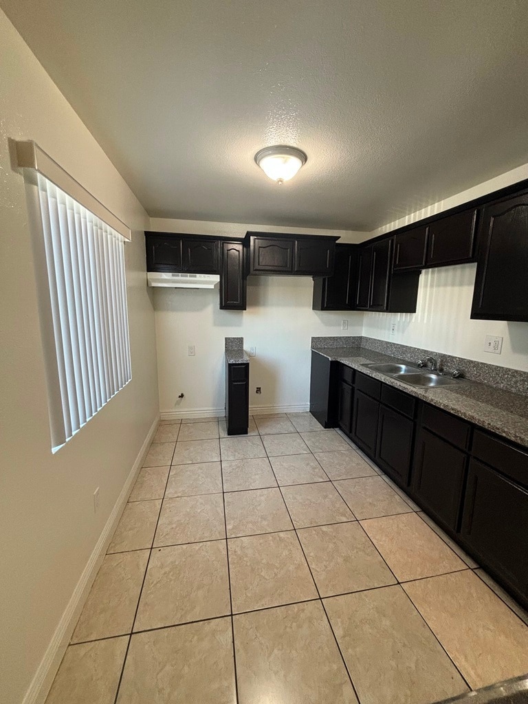 Building Photo - 8634 Menlo Ave