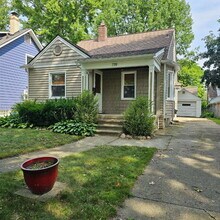 Building Photo - This charming 3-bedroom, 1.5-bathroom hous...