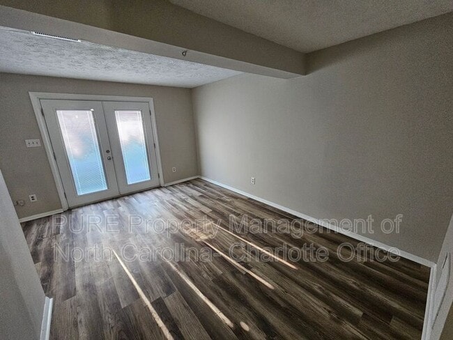 Building Photo - 9445 Lexington Cir