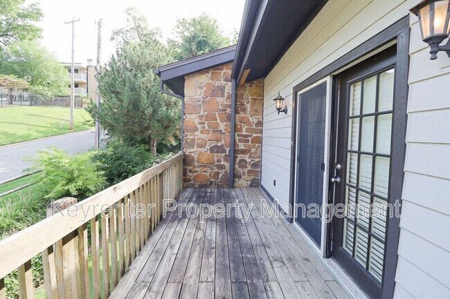 Building Photo - 1505 Riverside Dr