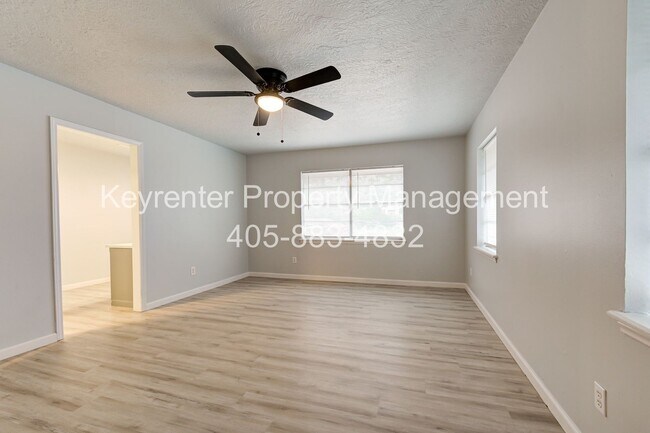 Building Photo - REMODELED 2 Bed 2 Bath 1 Mile West from Campus!