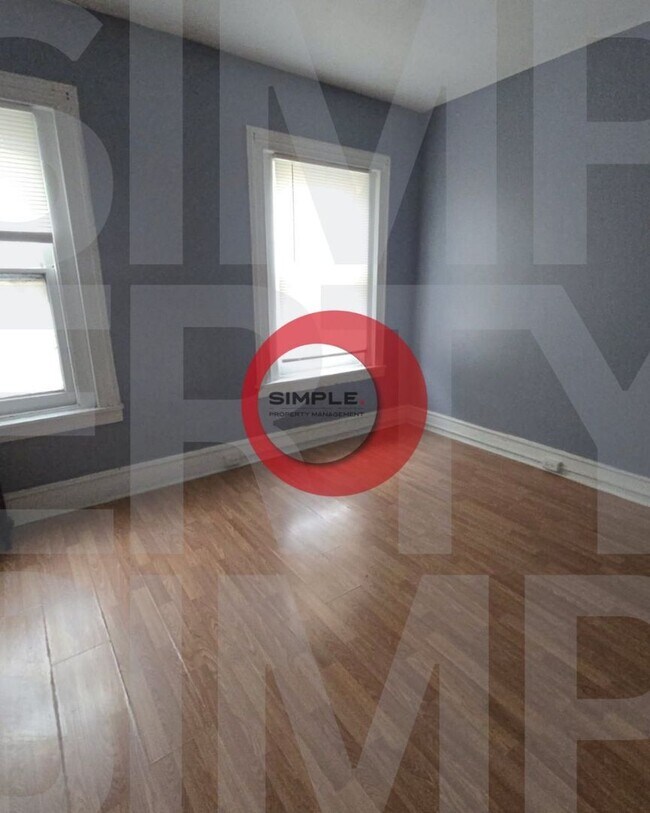 Building Photo - 4 Bedroom / 2 bathroom house