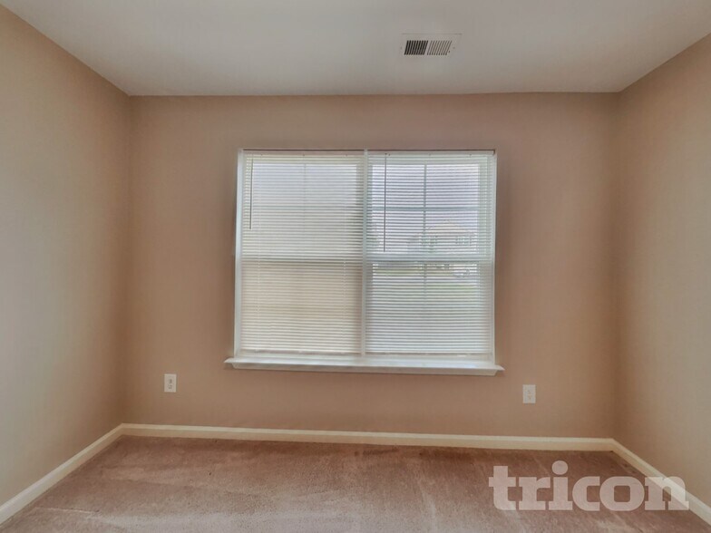 Building Photo - 219 Plains Dr